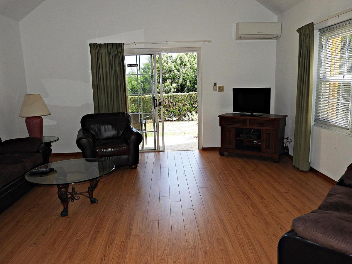 Windsong Guest Apartments Pembroke Kültér fotó